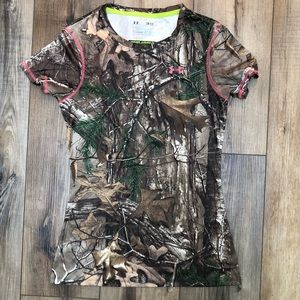 Womens Small Camo Under Armour scent control short sleeve shirt